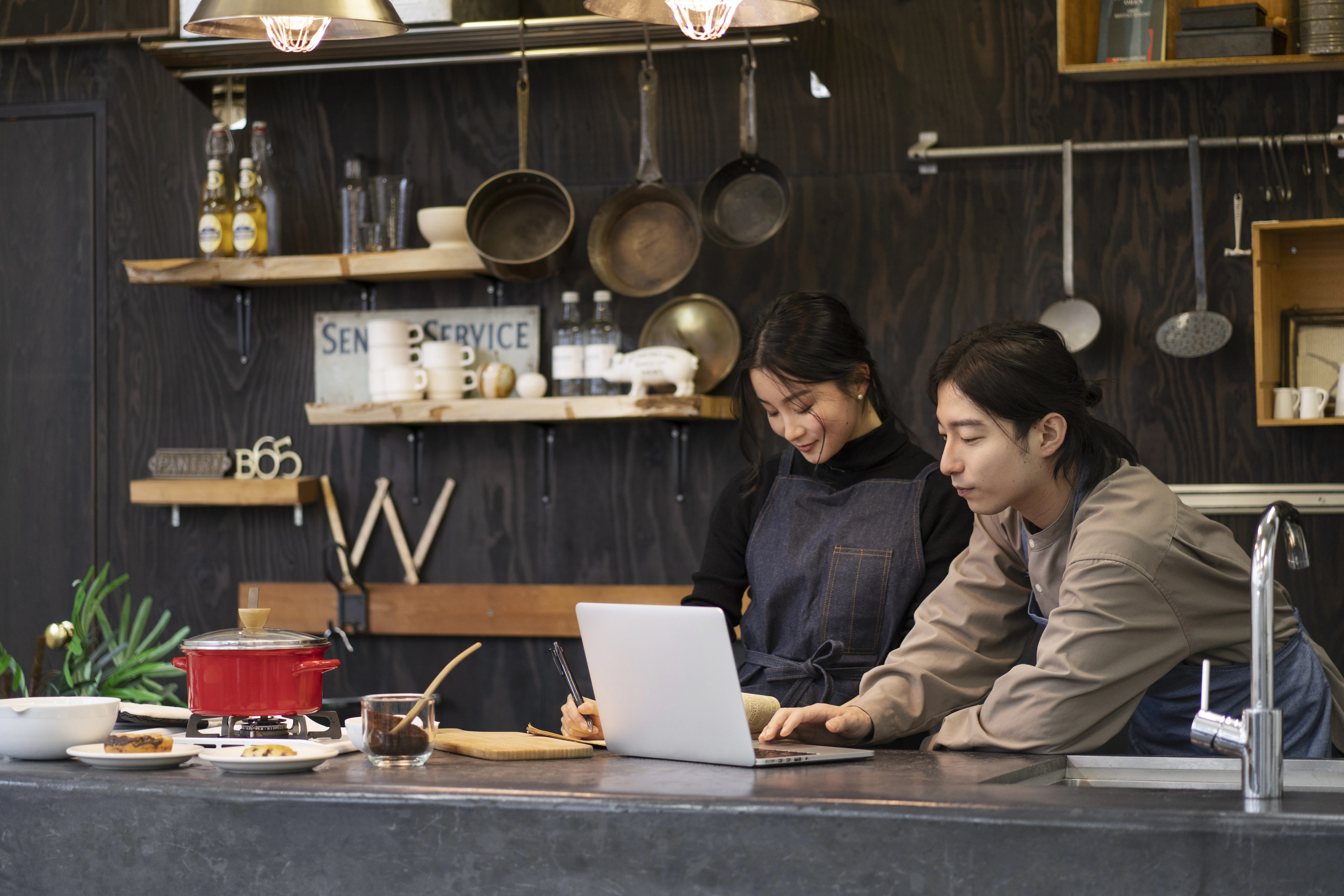 Japanese man woman working using laptop restaurant 1