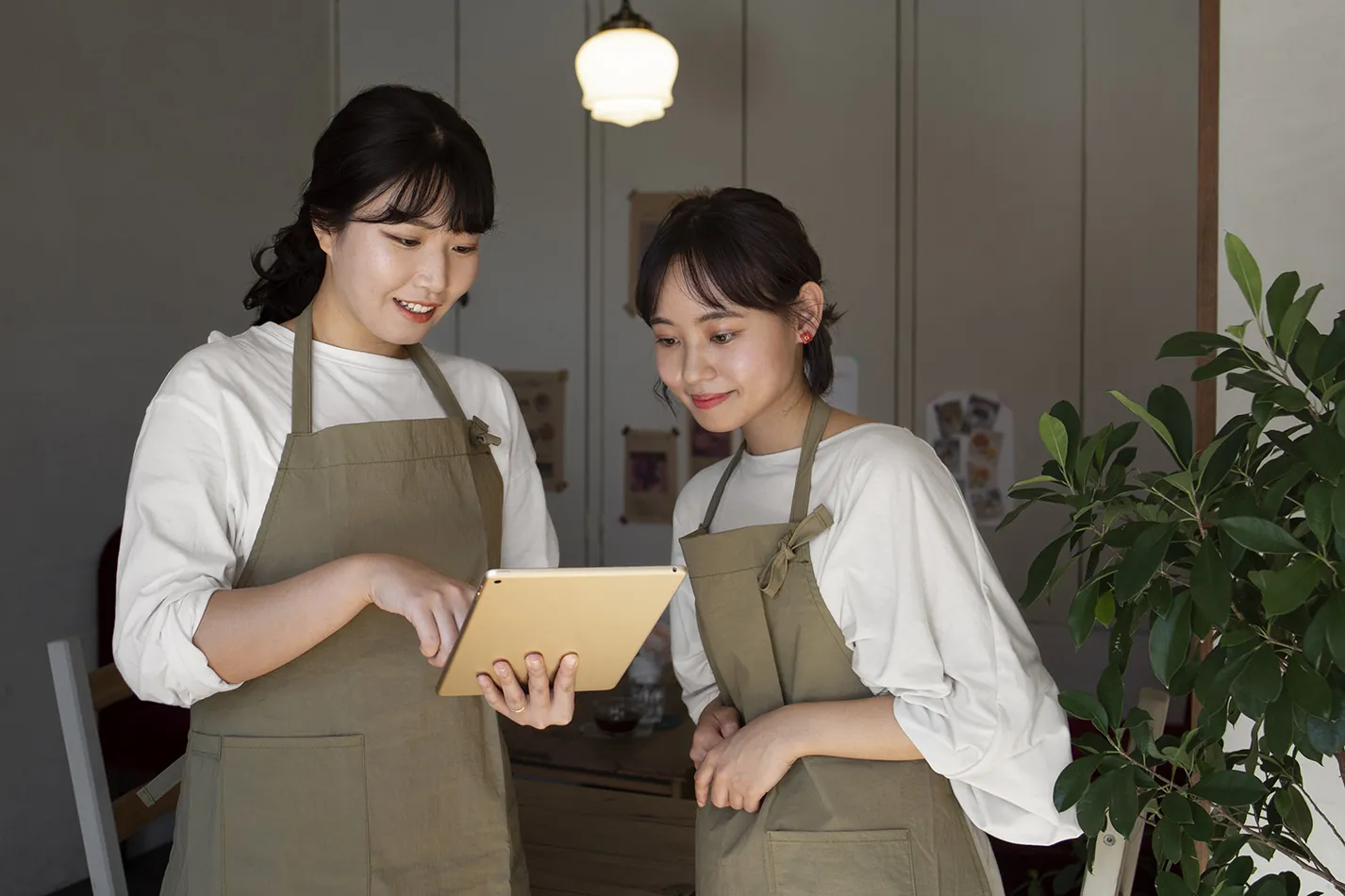 Young women arranging their cake shop min